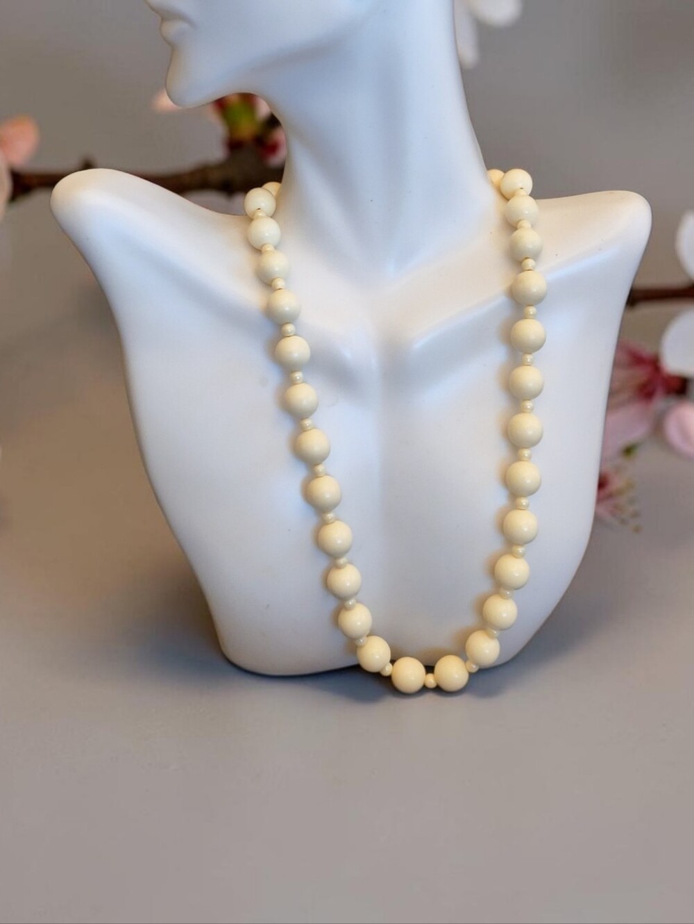 Vtg Ivory Beaded Necklace